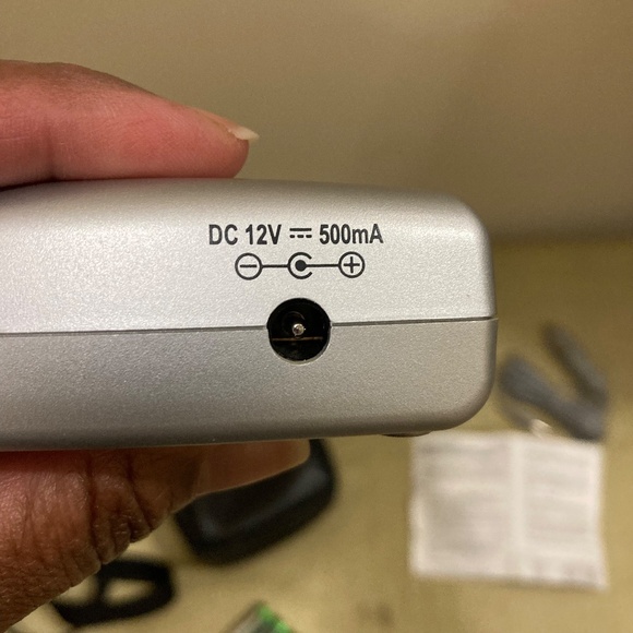 Ultra Fast Battery Charger For AA & AAA Batteries Ni-MH & Ni-CD - Picture 8 of 16